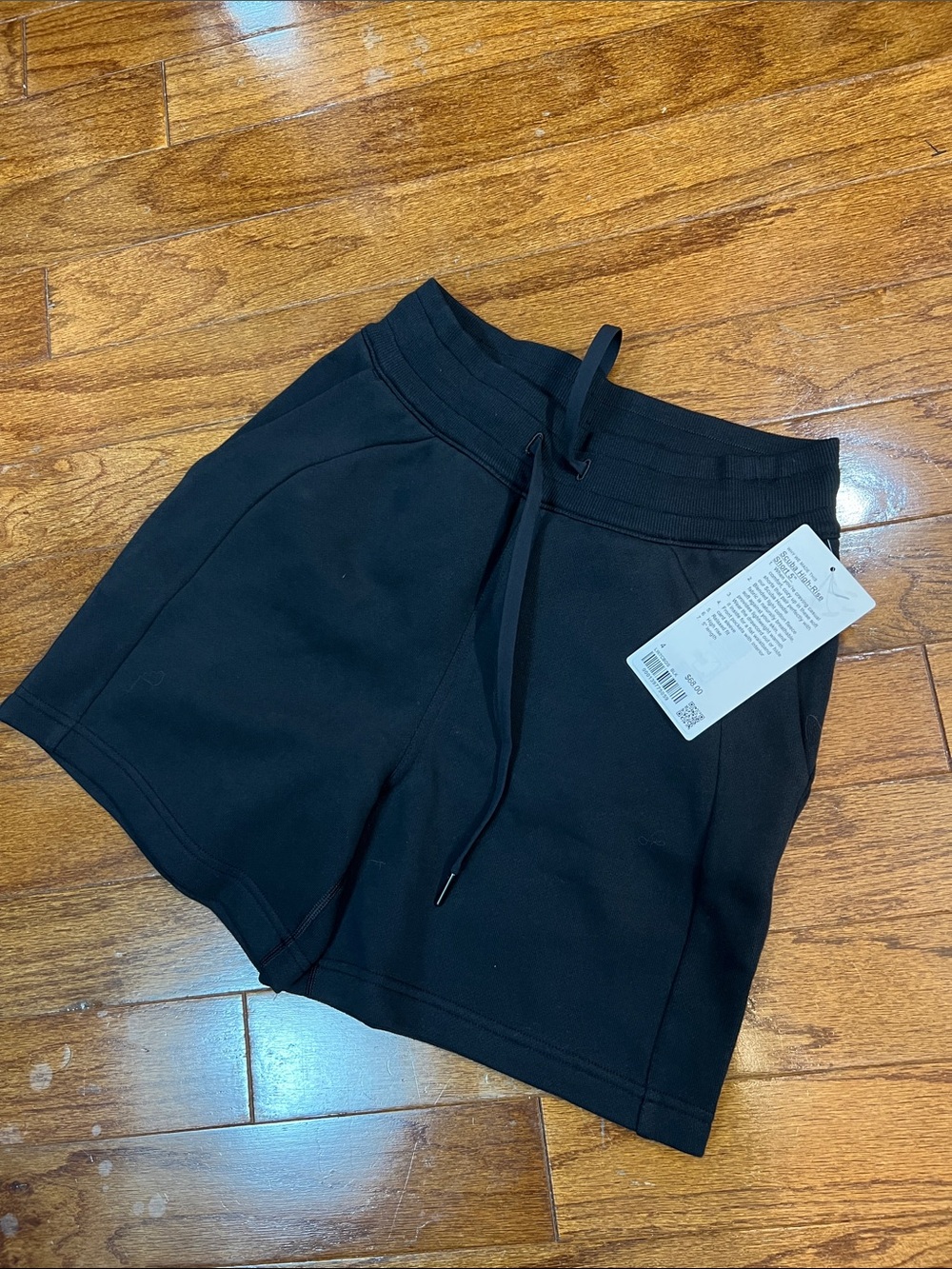 74. Lululemon NWT black scuba HR Short 5”